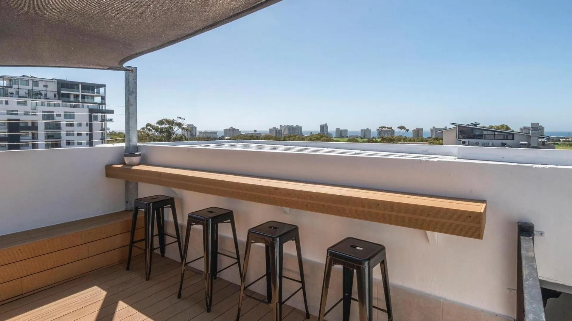 Metropole Green Point: Chic 2Nd Floor Room Cape Town